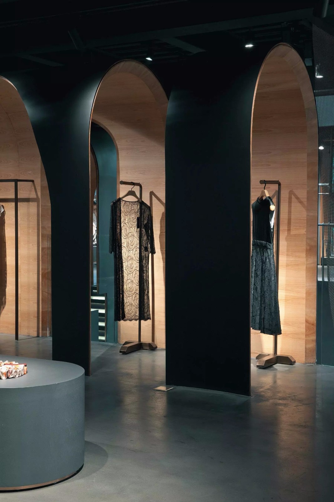 “直白”拱形打造的MINZE STYLE名师路时装概念集合店-21