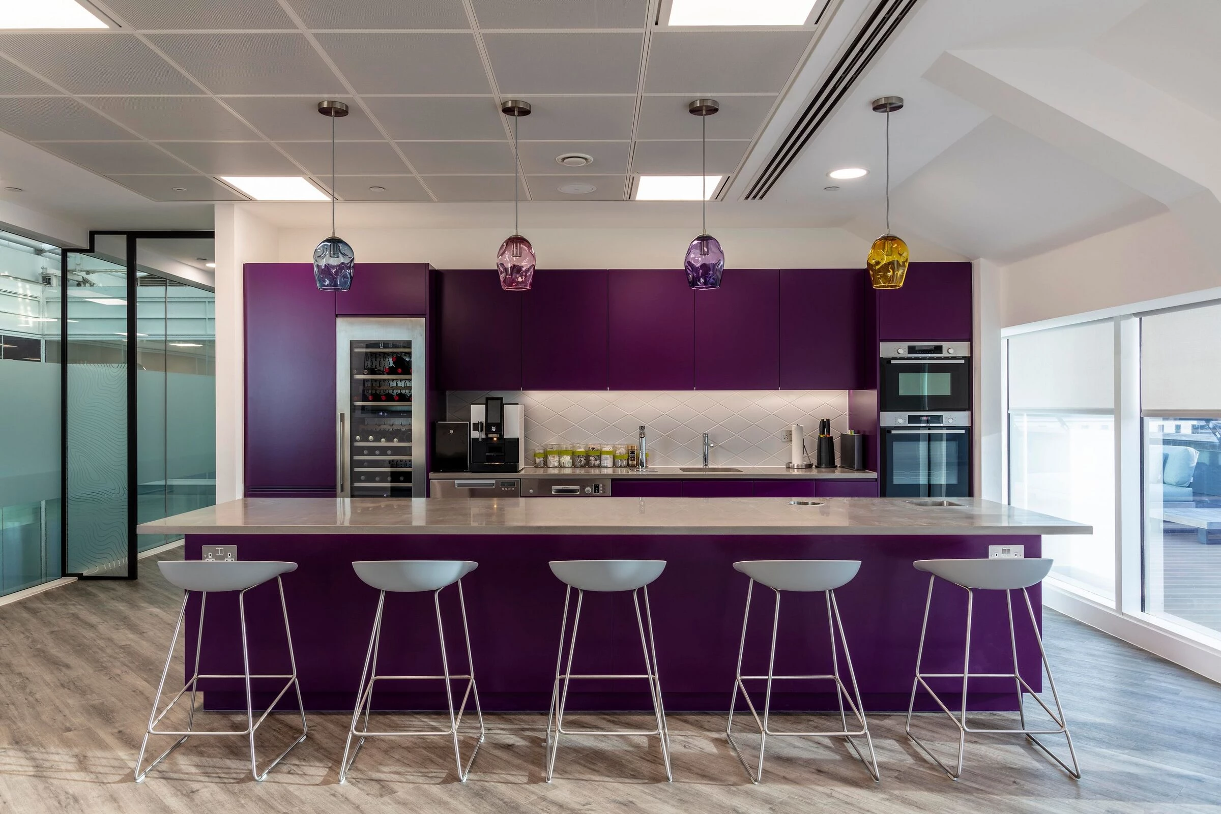 伦敦高档办公空间的紫色梦幻设计丨英国伦敦丨BW-25