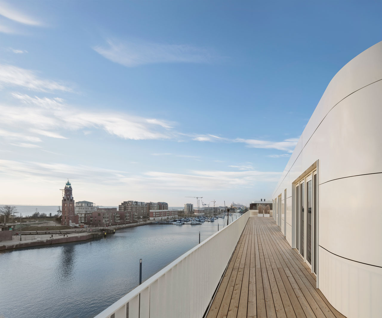 自由号；自由女神（具体需结合语境确定，若仅从字面看，自由较宽泛，在一些特定场景下，如船只可能是自由号，若与美国标志性建筑相关可能是自由女神 ，这里假定没有更多语境信息以自由号翻译） 丨United StatesColumbus-33