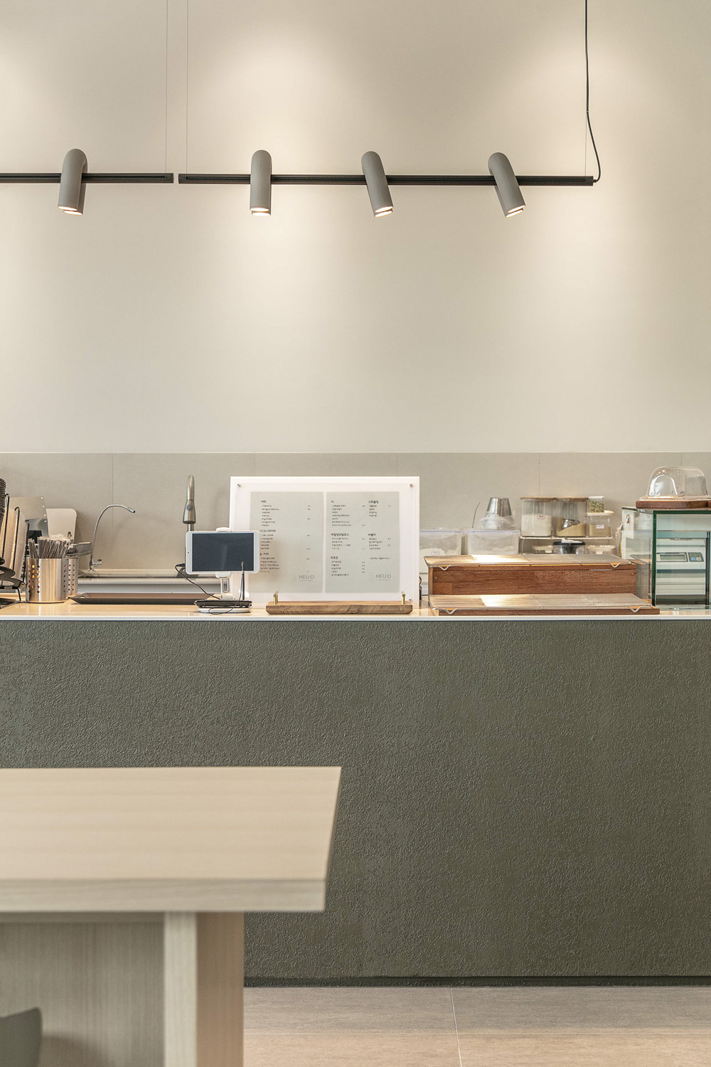 现代时尚，30 平咖啡厅的精致内饰-8