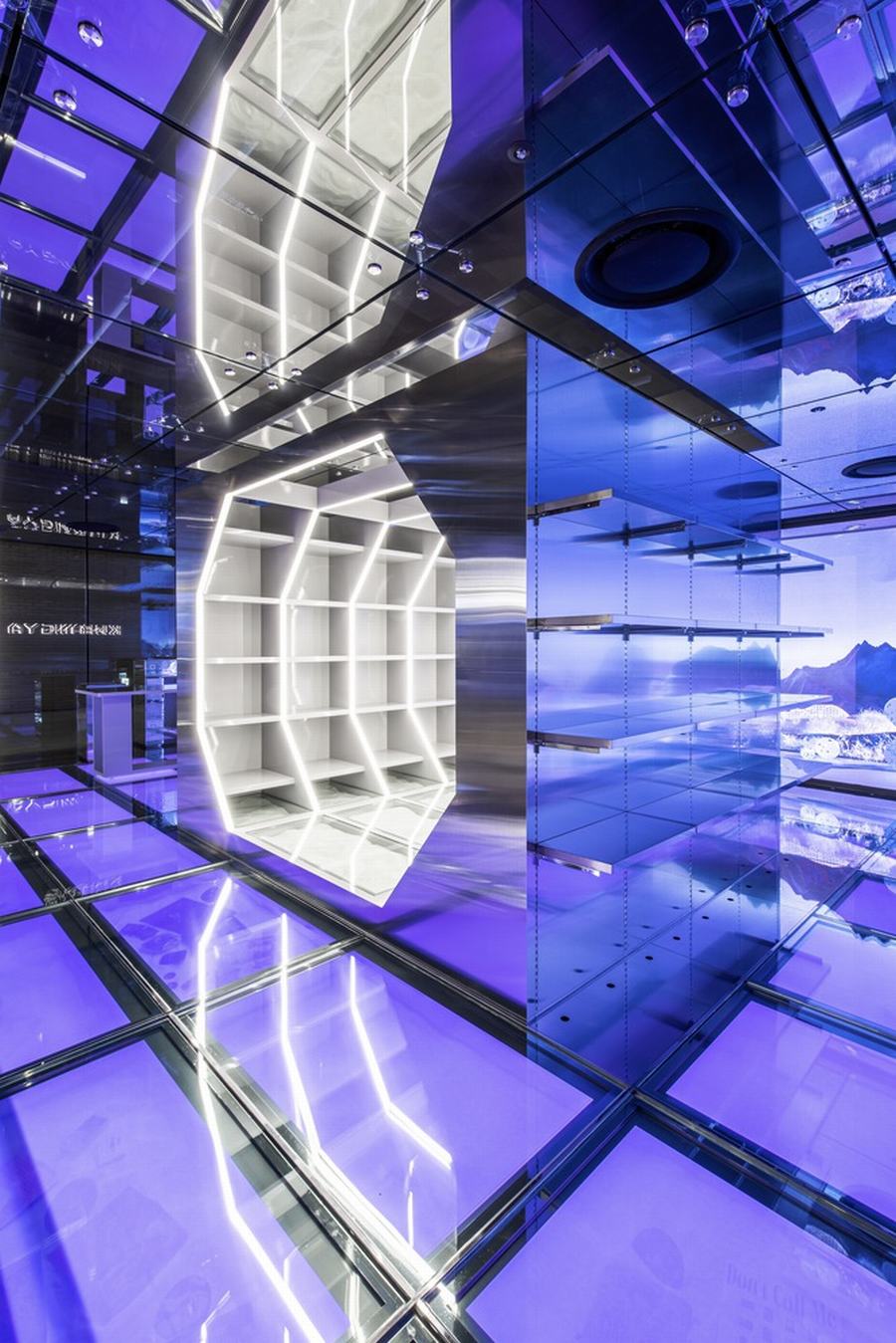 SM KwangYa@Seoul概念店，满满的科技感 - 米尚丽零售设计网 MISUNLY- 美好品牌店铺空间发现者-15