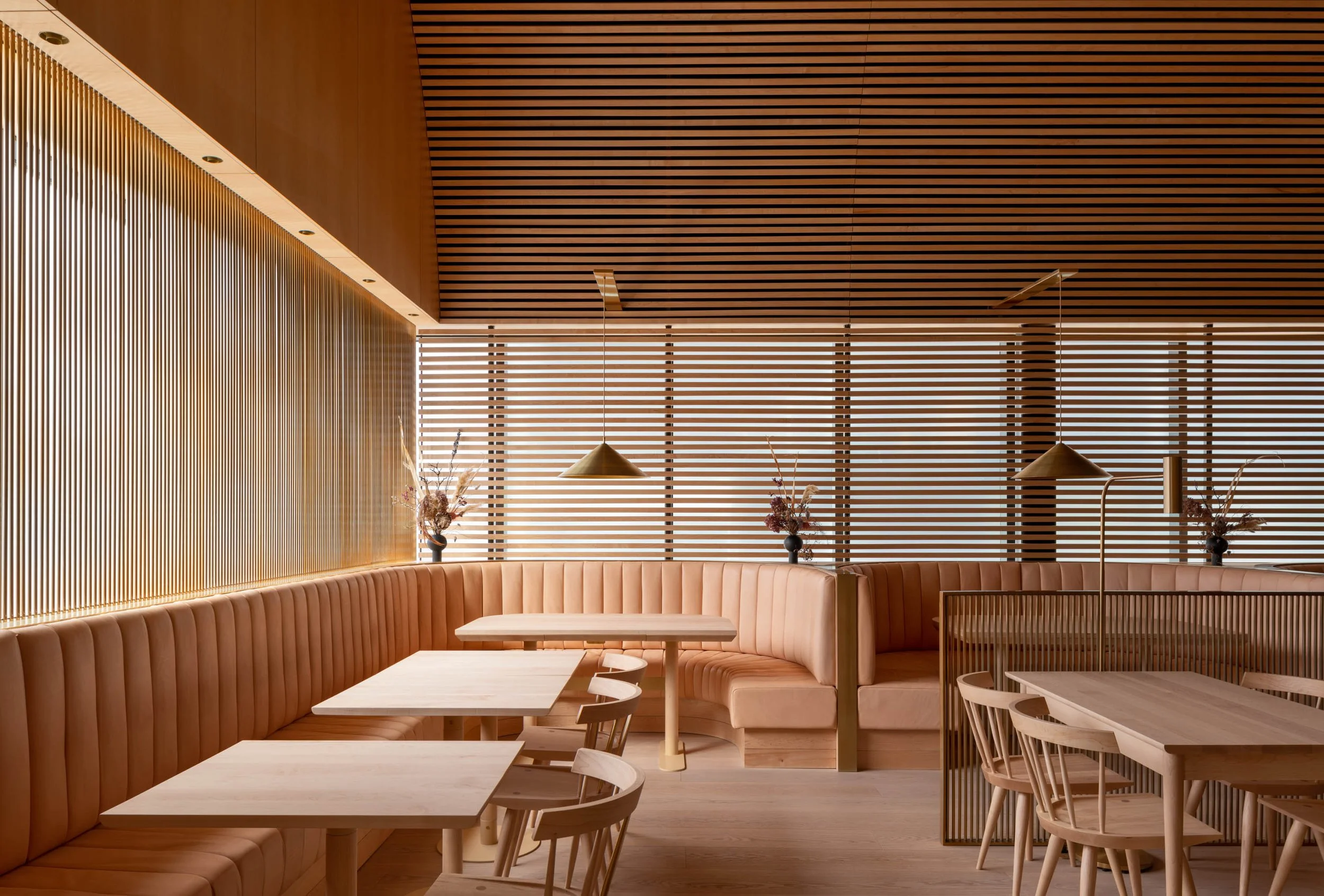 原味海鲜皇宫餐厅·原始店 

注：OG常见在口语中表示Original Gangster，有元老、鼻祖、原始的等意思，推测这里Prime Seafood Palace · OG表达招牌海鲜餐厅的原始店的意思，餐厅是后加的，因为原英文标题里推测这家店可能是餐厅，你可根据实际情况调整   丨加拿大多伦多丨Omar Gandhi Architect-0