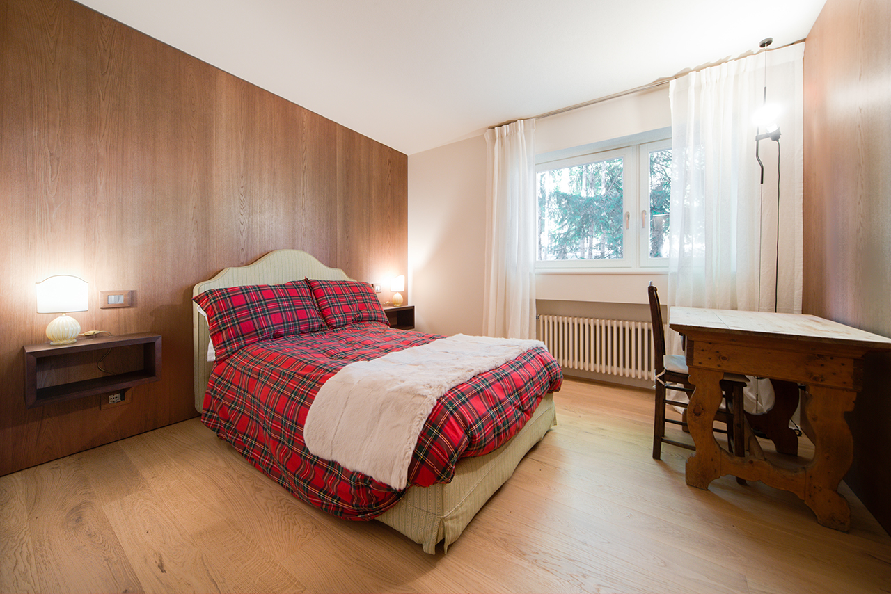  Alpine wooden interior 
			-19