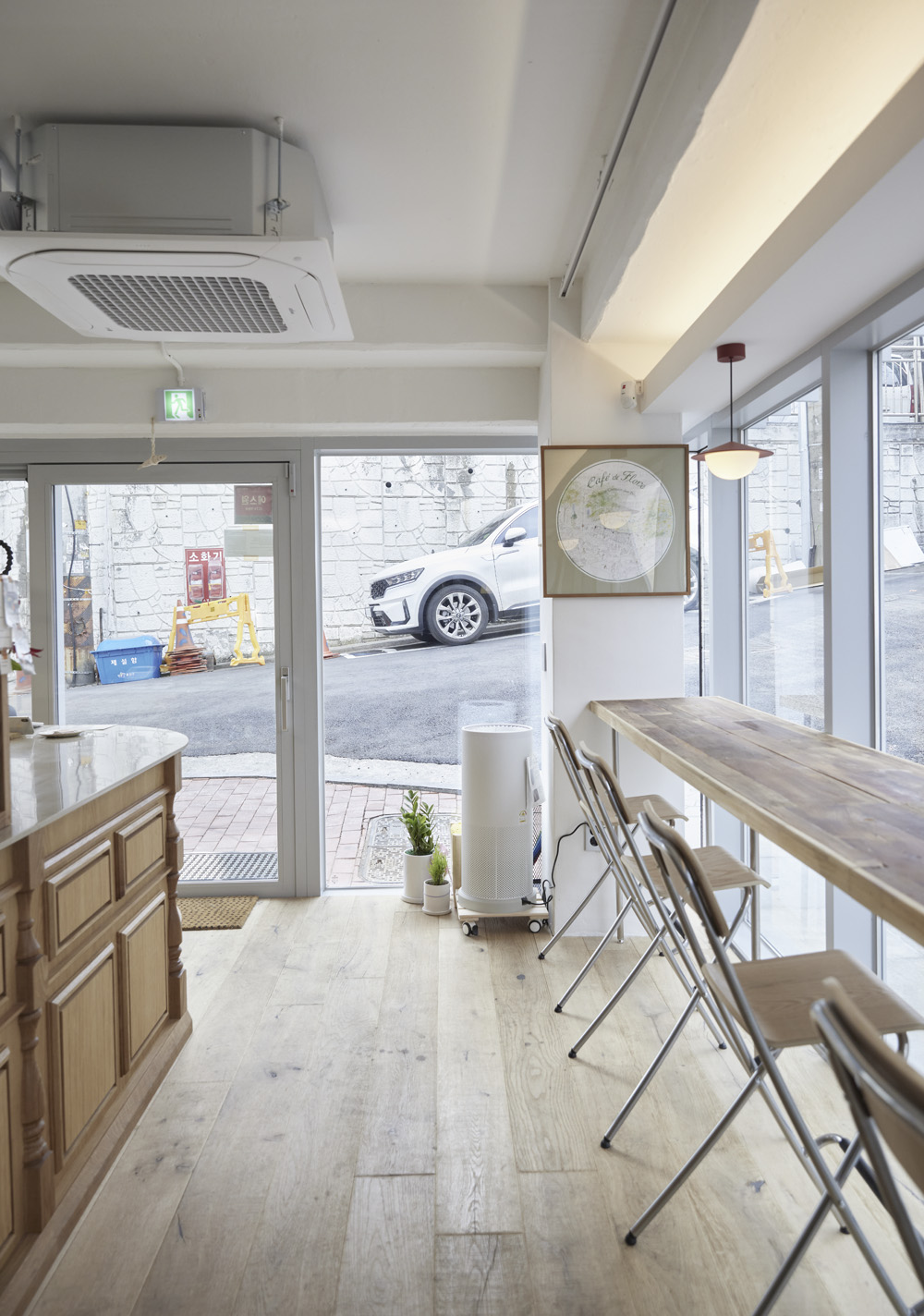 白色与原木的温馨邂逅——解读 JOISSPALAFEL 餐厅设计-10