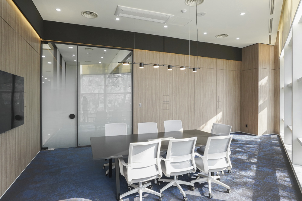 "极简主义的完美呈现 | 100 平米办公室设计"-11