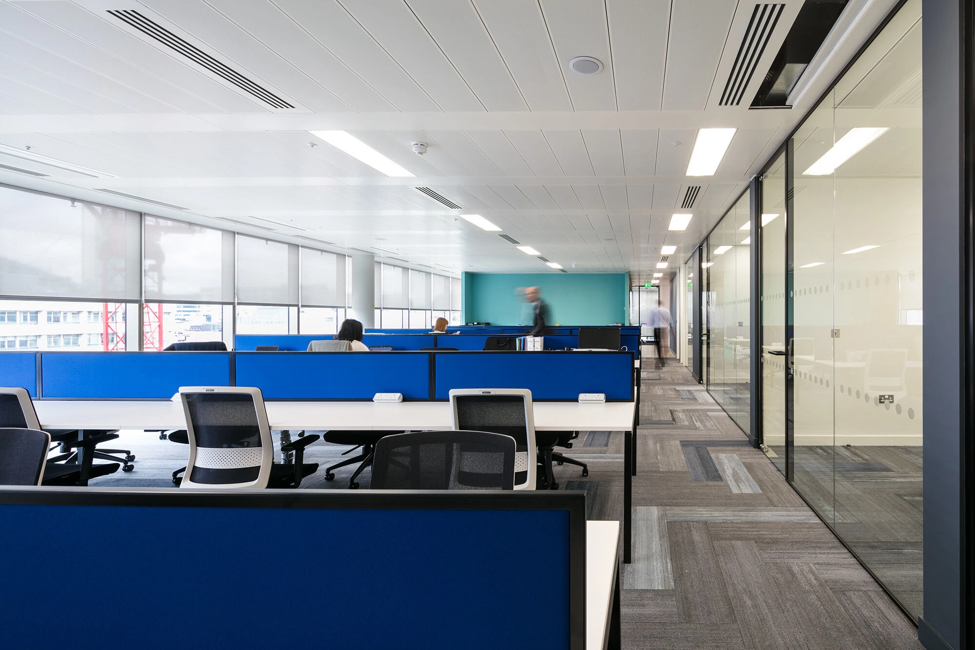 全球 70 个办公室的统一设计风格-32