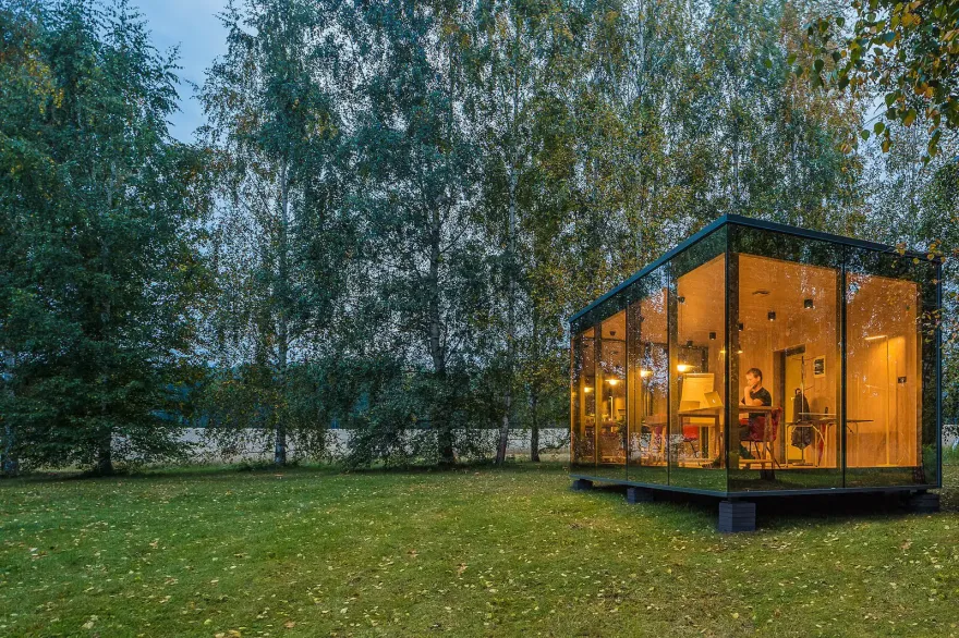 亚马逊推出 10m²镜面迷你屋,完美融入自然风景-1