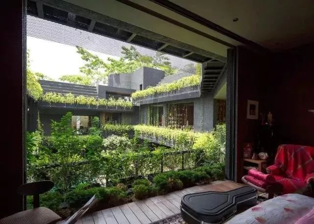 为了孩子，他们专门在城市上方建了一所会呼吸的房子！-94