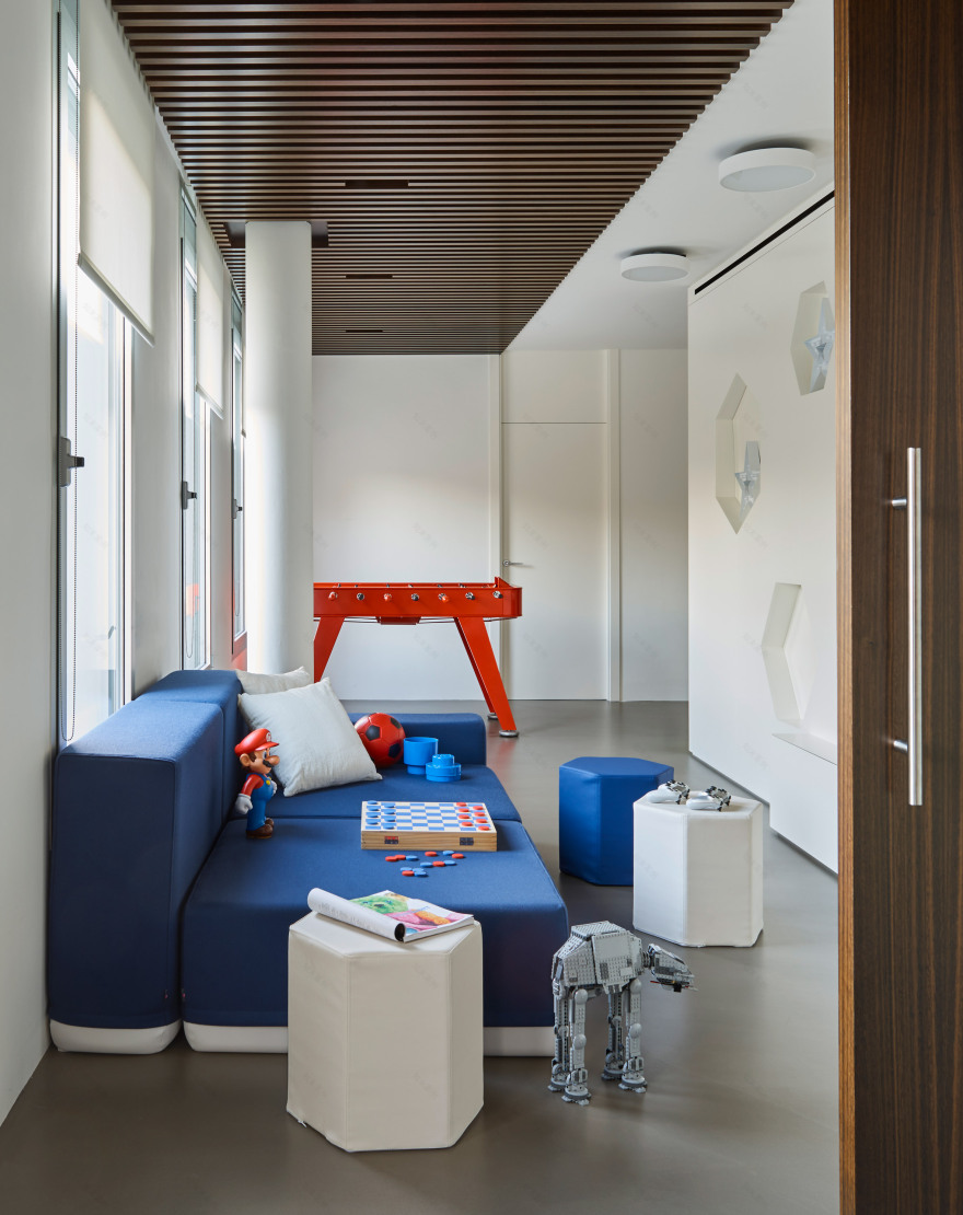 Spanish holiday home by YLAB Arquitectos frames coastal mountain views-31