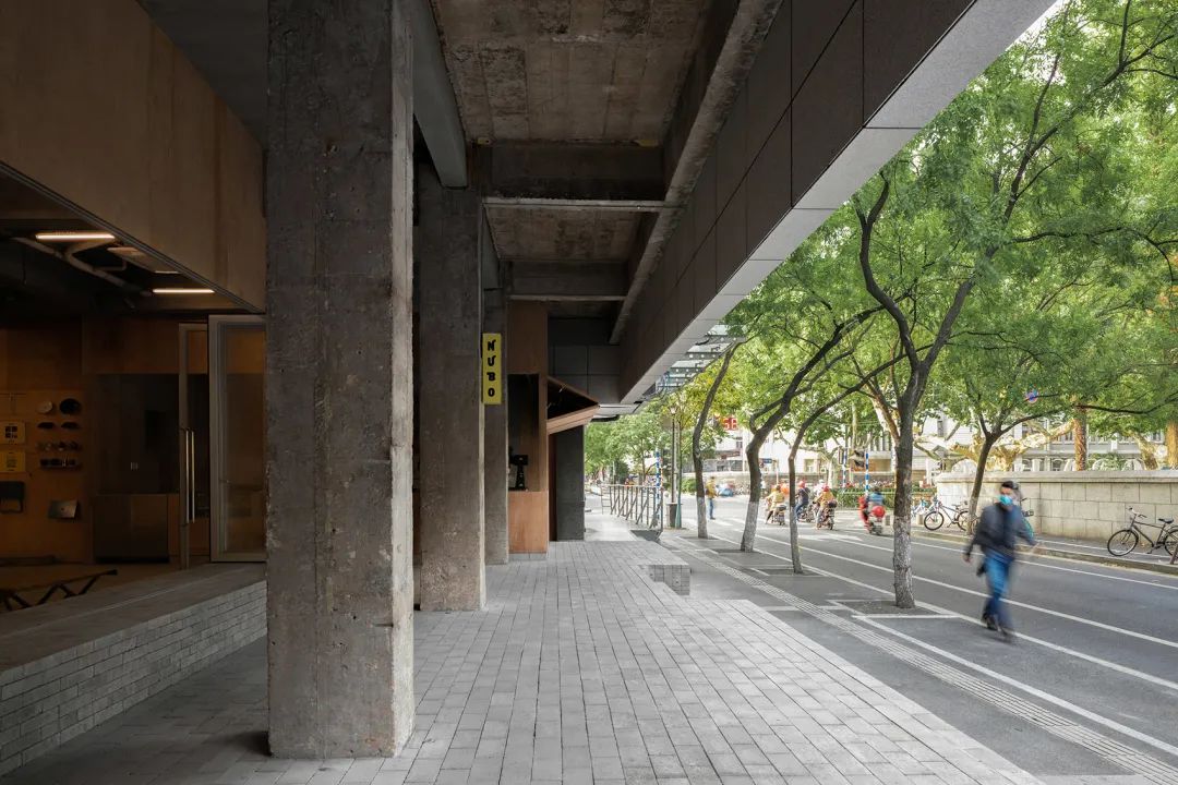 南京美术大厦 · 方庭与曲庭的融合设计丨中国南京丨MOU建筑工社-14