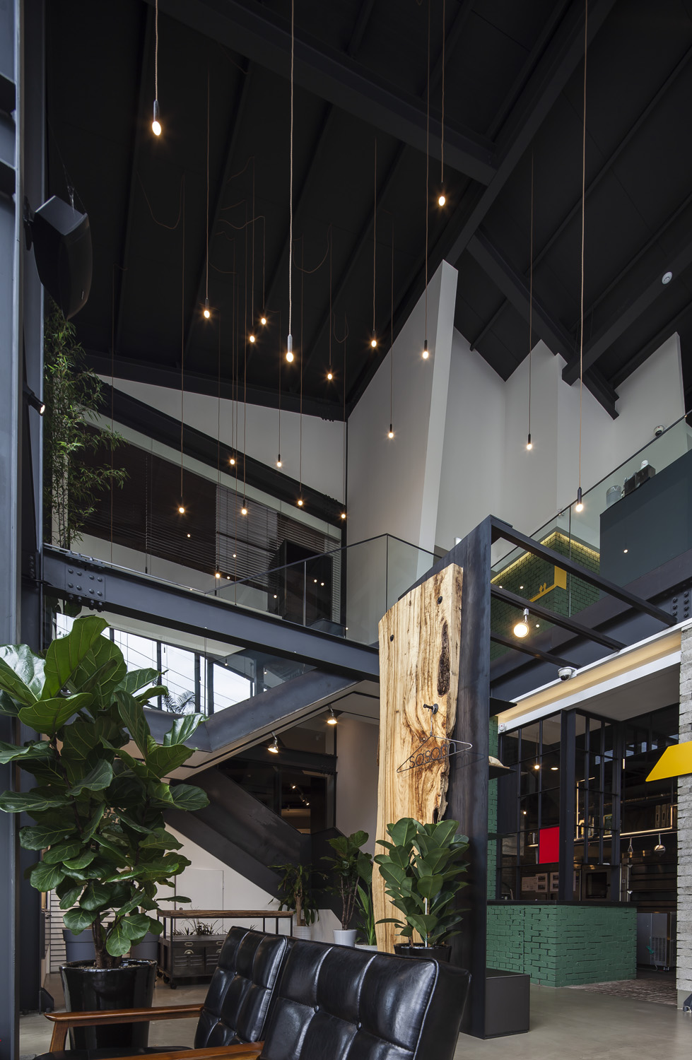 大型咖啡厅室内设计案例分享-14