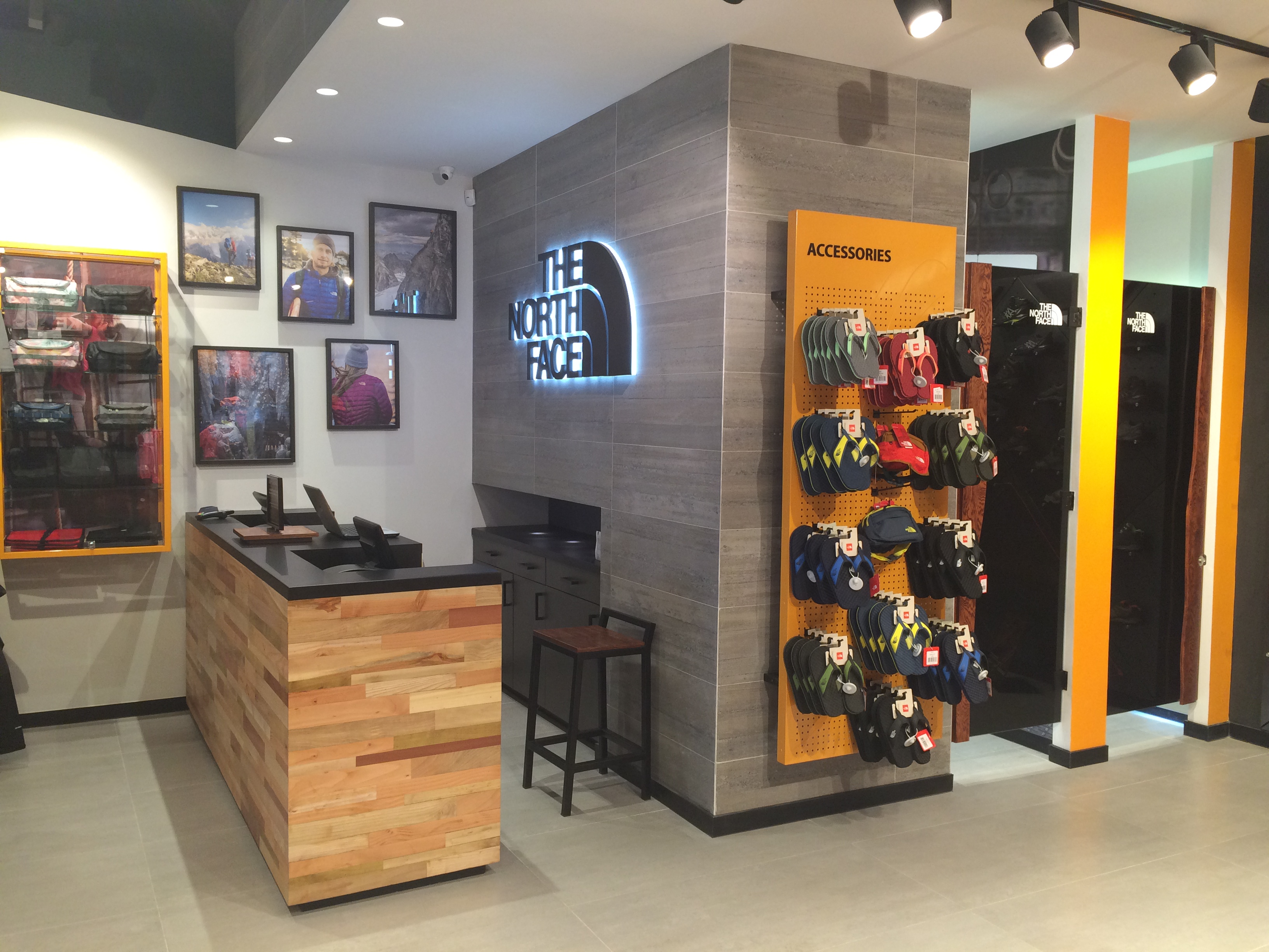 北面品牌零售店 | PM200 Arquitectos 打造运动商场新概念-8