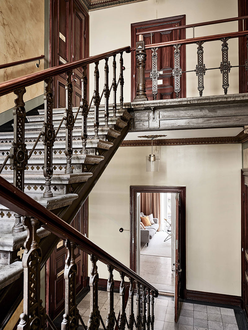 浪漫瑞典小公寓，高挑天花板与温馨阳台的完美结合-22