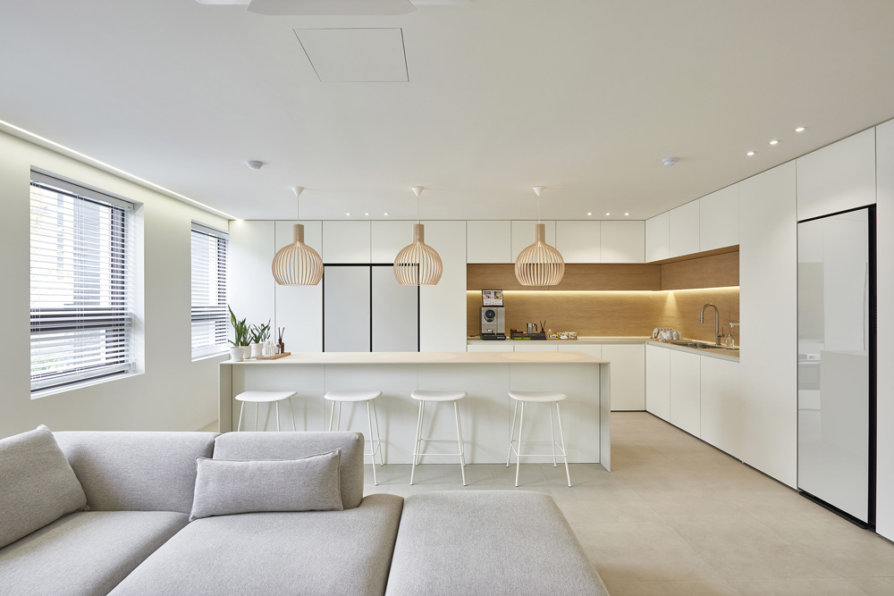 白色与木色，打造高级办公室空间-3