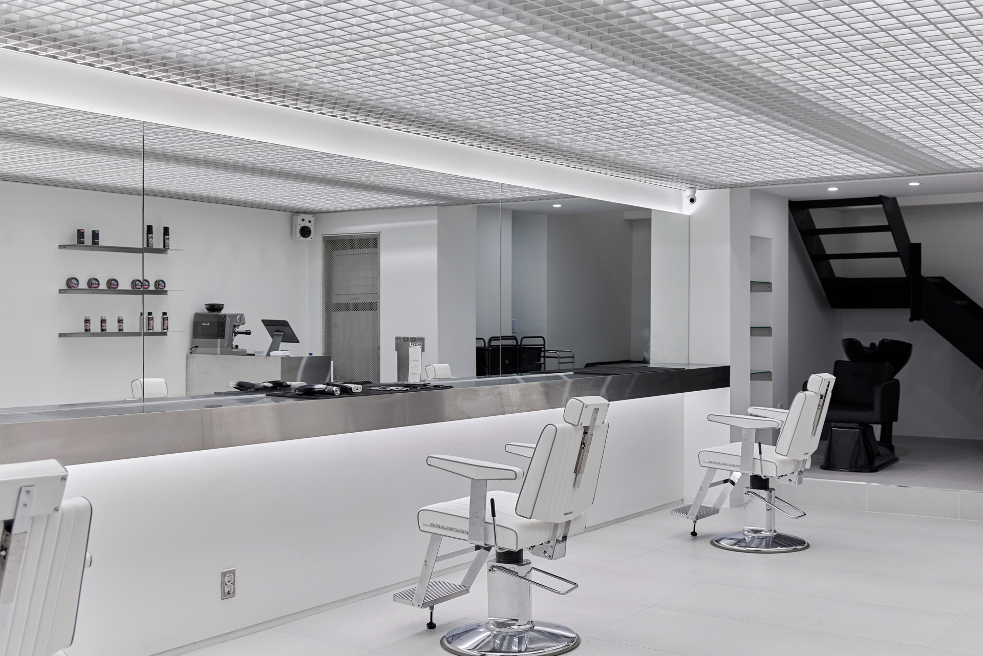 莱克 2

注：Lekker可能是一个特定的人名、品牌名等，2可能是编号等若有更具体的语境，翻译可能更精准 丨Docent Design-9