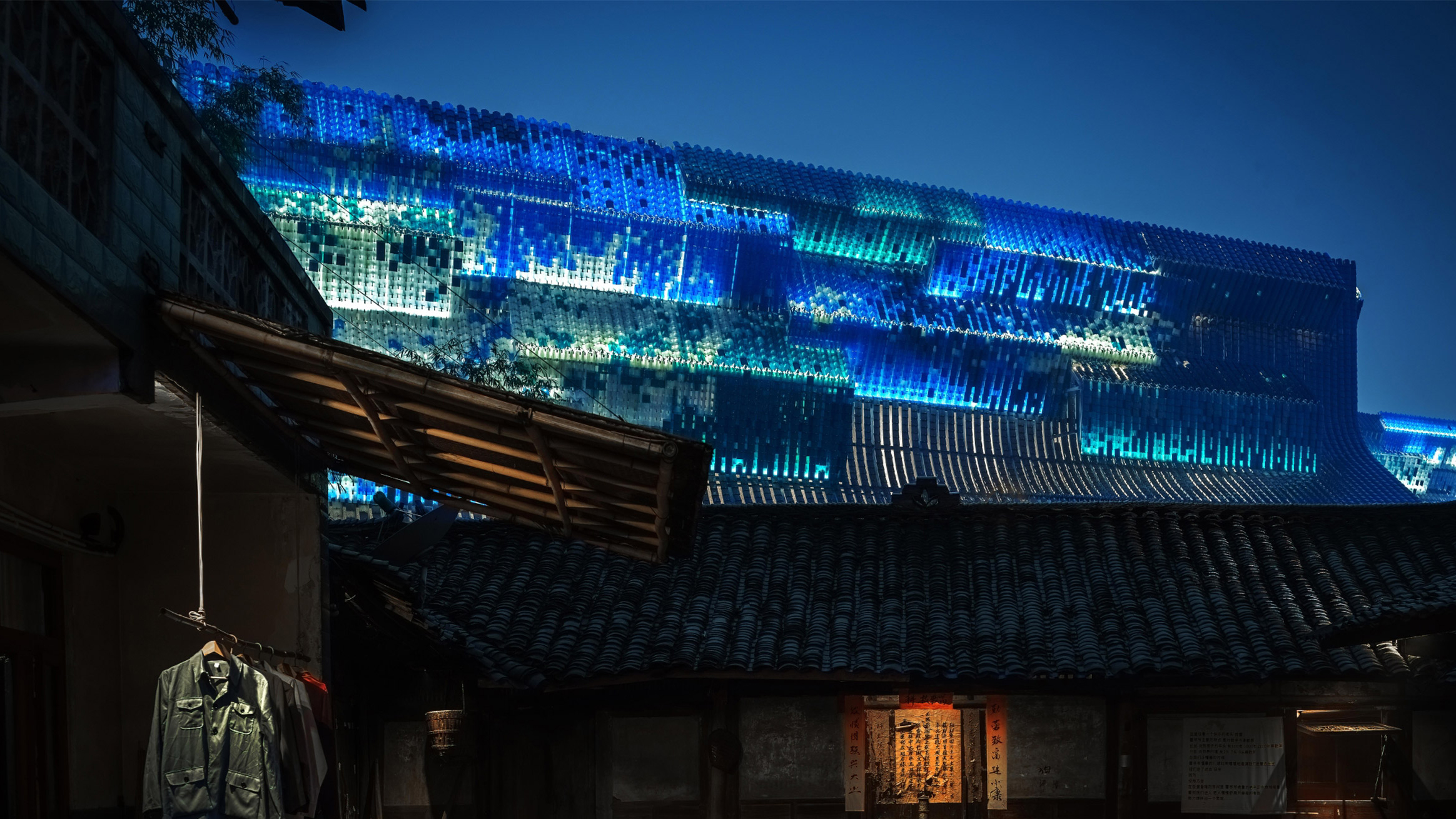 梦幻光影剧场 | 5 万块发光瓷砖打造沉浸式演出空间-0