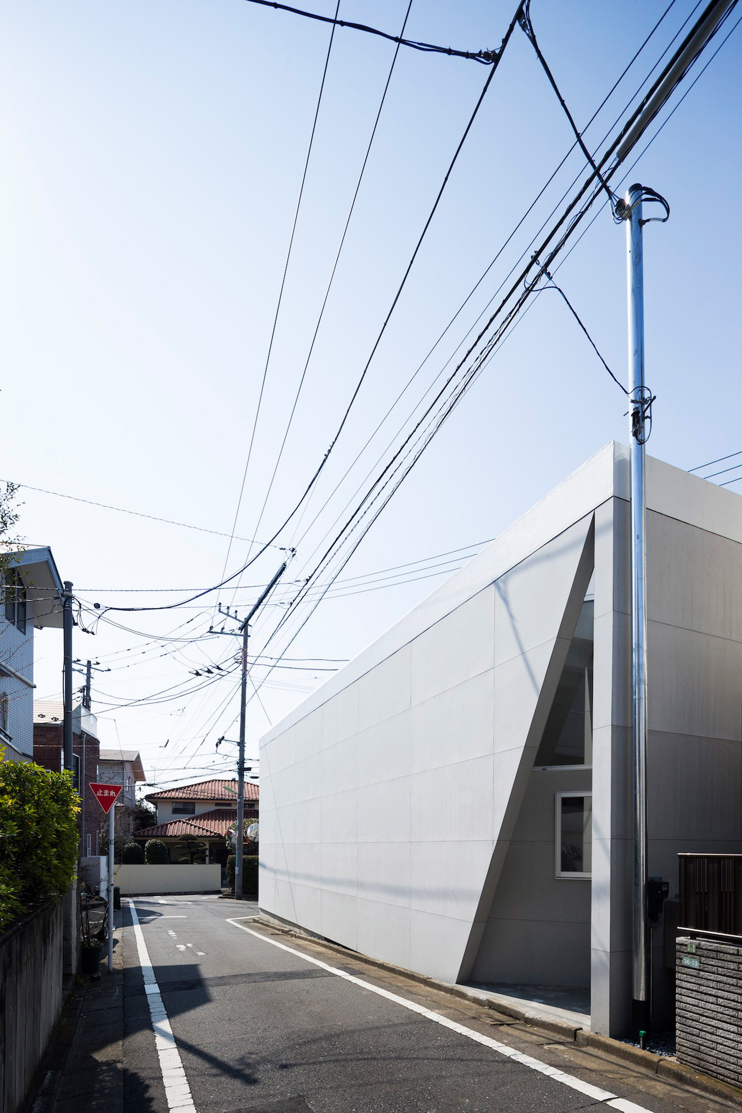 Chop + Archi cuts lightwells into corners of triangular house in Tokyo-2