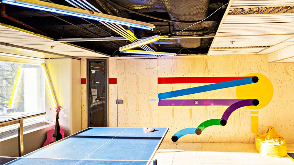 伦敦科技创业中心,废旧材料打造的活力空间-8