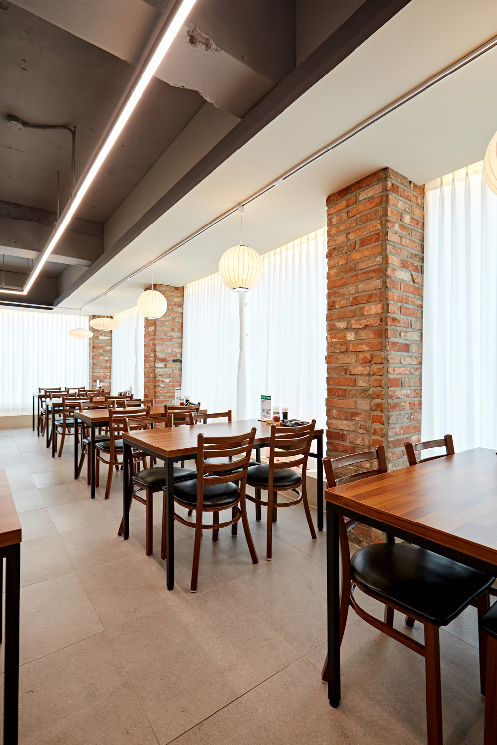 25 平米极简中式住宅，白色与木色完美融合-12