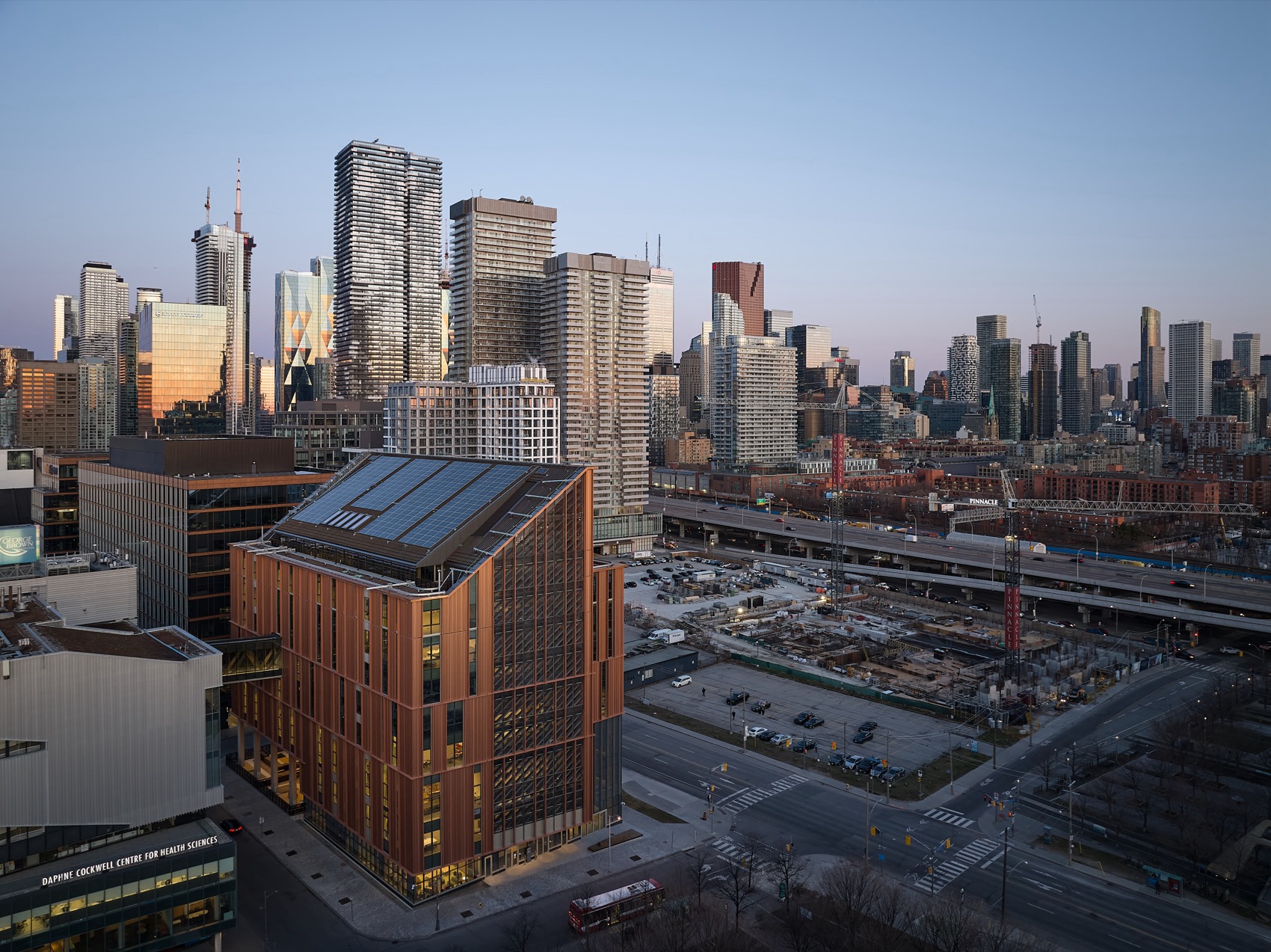 Limberlost广场活动中心丨加拿大多伦多丨Moriyama Teshima Architects等-3