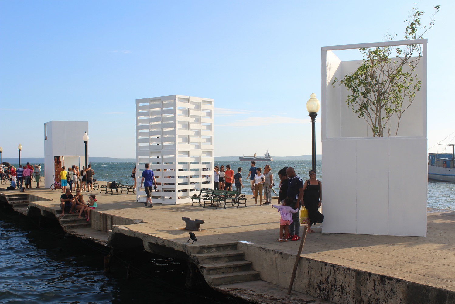 海洋之城的白色三棱镜-8