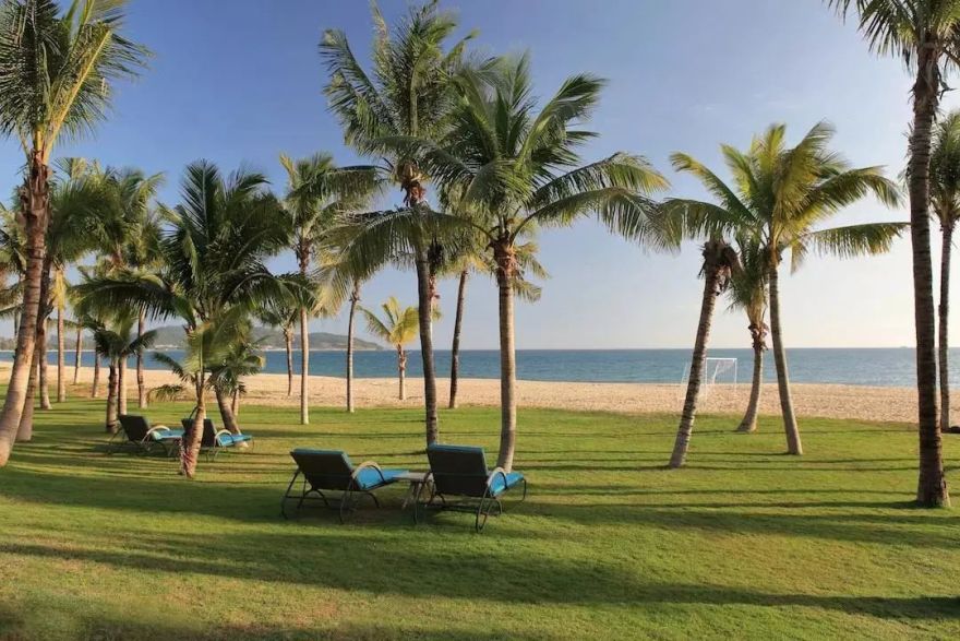 三亚酒店设计 | 阳光、水影与优雅的完美融合-3