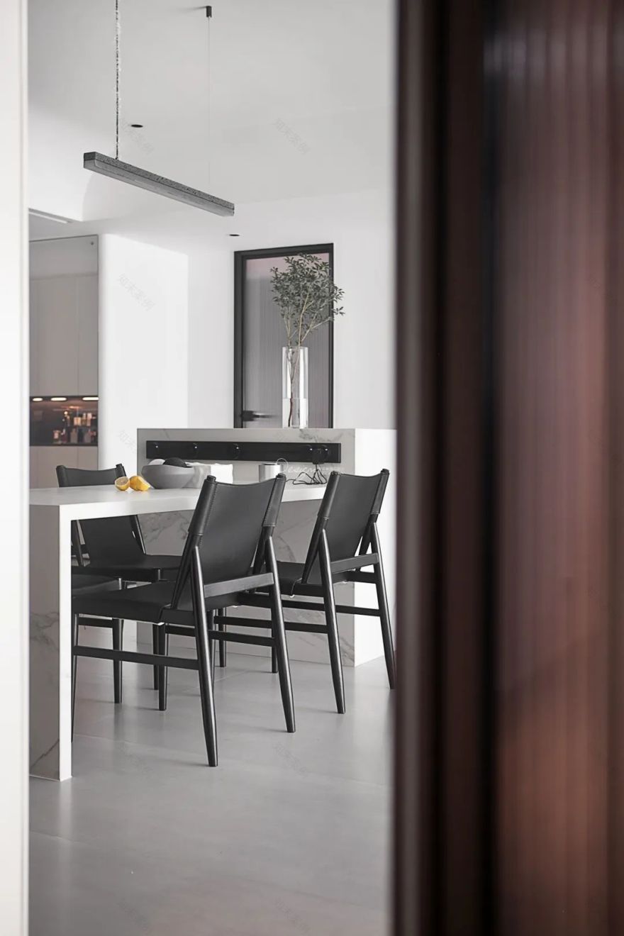 黑白极简 · 海源财富中心 160㎡秩序美感家居设计丨紫苹果装饰集团-36