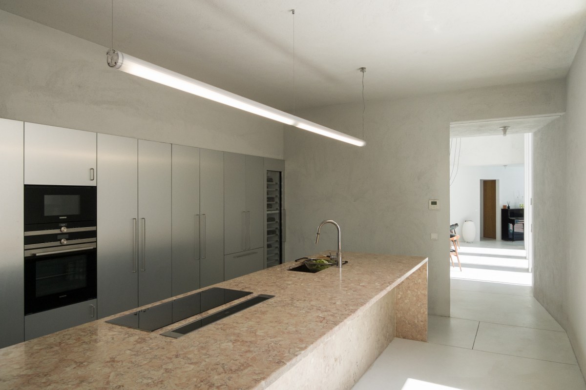 葡萄牙特罗亚绿意盎然的家庭住宅-48