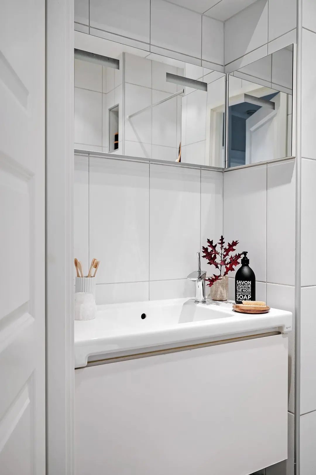 L 型布局厨房搭配小露台的家-37