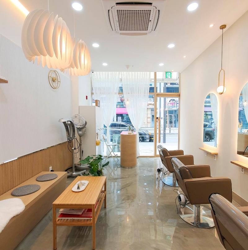 简约美容院 10 坪空间设计，明亮照明点睛之笔-5