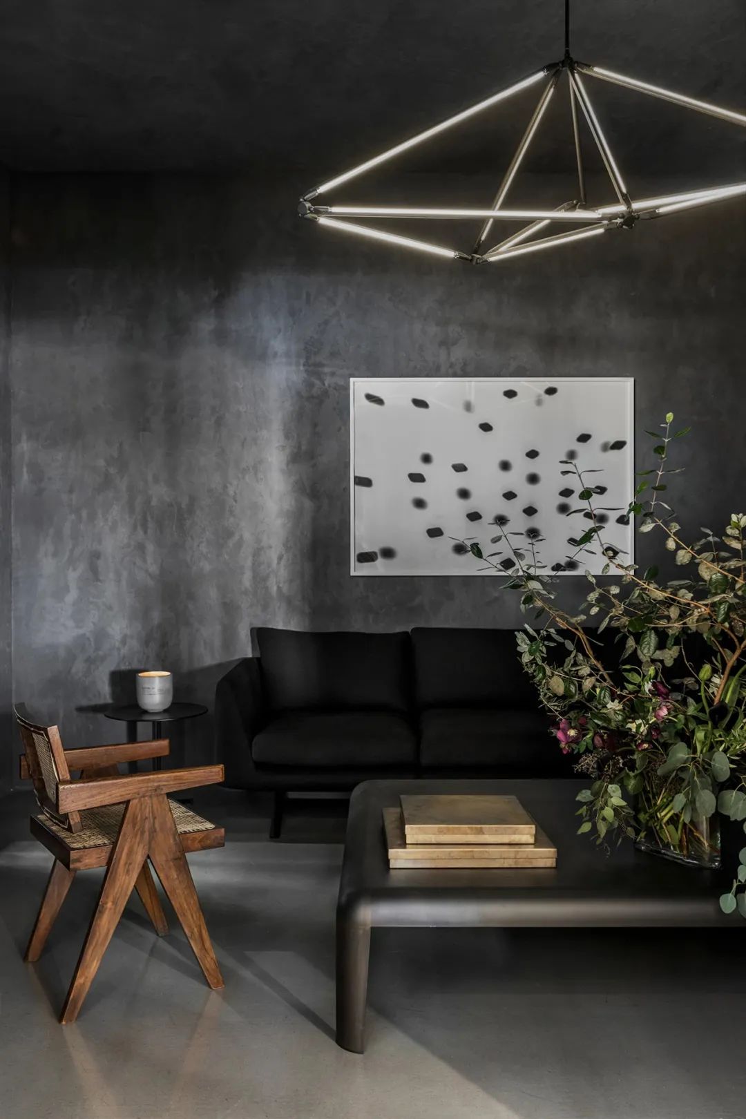 奇葩设计师用2年把房子涂成黑色,还被夸是天才？-145