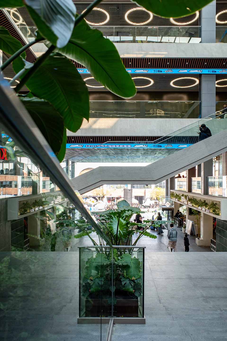 广州中大门「城市之丘THE HILLS」丨中国广州丨竖梁社悬亮子工作室-55