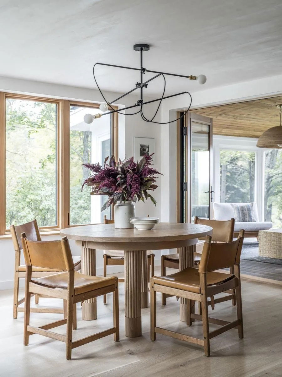 温馨农场住宅，花卉墙纸与复古家具的完美融合-10