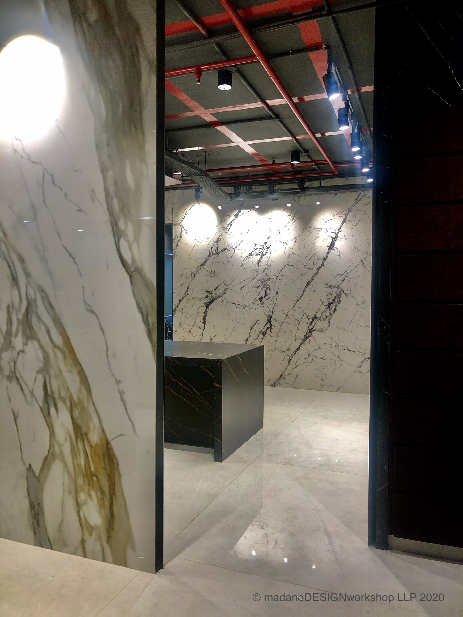 2020 年印度豪华瓷砖品牌 Ibiza 在孟买打造的 1000-3000 平方英尺旗舰展示厅-8