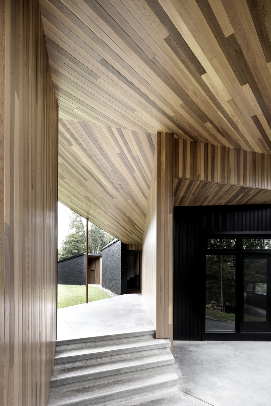 加拿大湖泊风景住宅 | 非传统布局与自然景观的完美融合-23