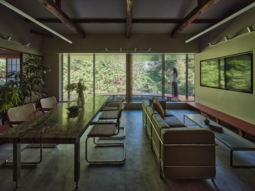 二之平的缘侧(注:缘侧是日本传统建筑中房屋与庭院之间有屋檐的走廊空间) 丨日本神奈川丨HAMS and,Studio-33