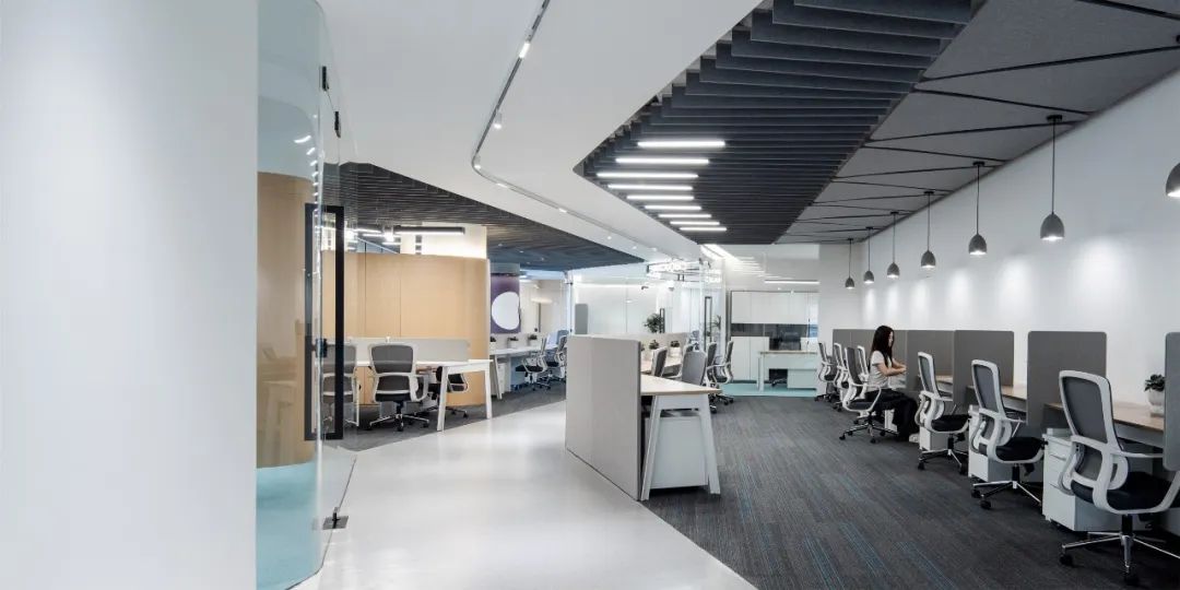 云码智能:流线型几何办丨中国广州丨冠臣设计-26