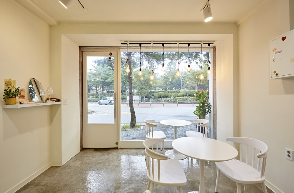 10 坪小户型的极简魅力 | 韩国设计师打造明亮舒适的咖啡厅-9