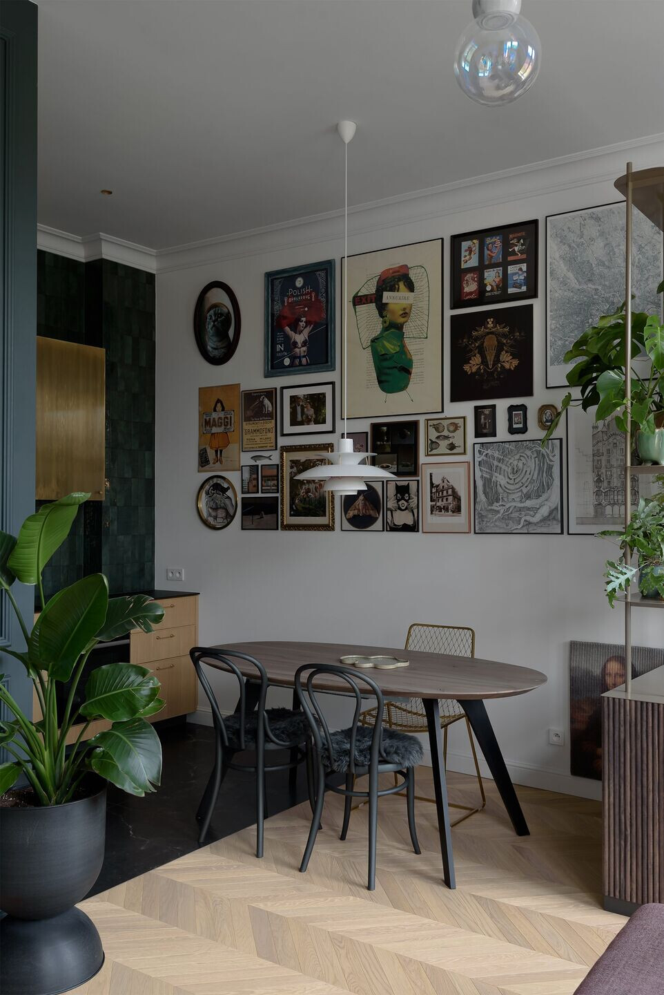 波兰历史建筑中的现代绿意空间-27