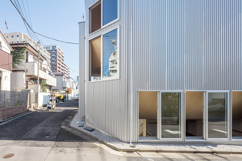 "东京'公寓 S' | 倾斜角落与宽敞开口赋予空间活力"-8