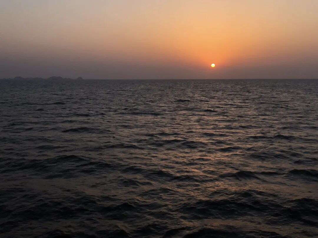 心里那片翻涌的海丨既下山的海-47