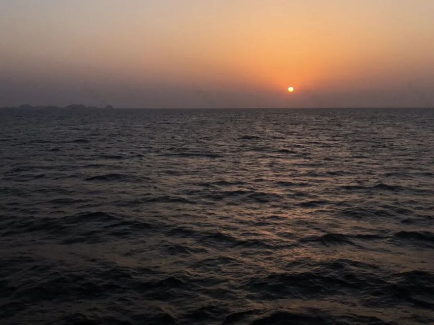 心里那片翻涌的海丨既下山的海-47