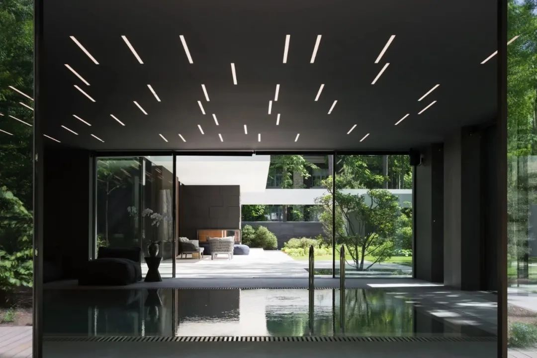 莫斯科郊区别墅，极简美学与自然融合的典范-28