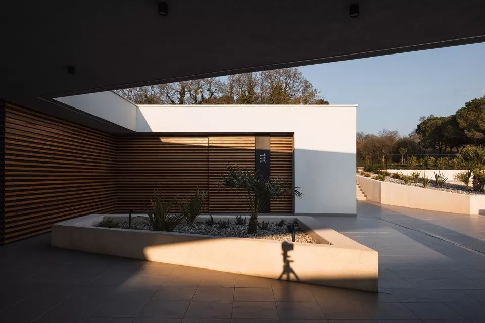 克罗地亚 Stella Maris 营区泳池综合体 | 自然与设计的完美融合-23