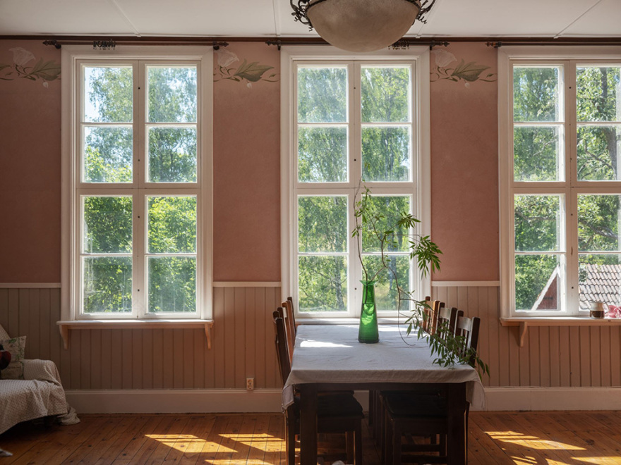 瑞典老村校改造的大型明亮别墅-47