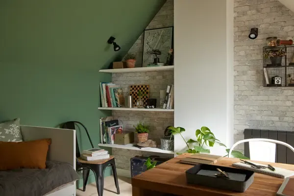 阁楼变身办公室与卧室,实现多功能空间设计-5