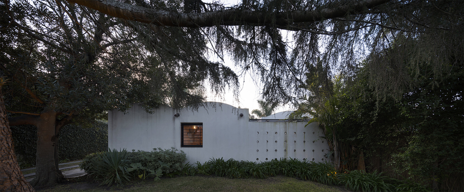 乌拉圭 HQ 住宅 | 带加泰罗尼亚穹顶的现代空间-17