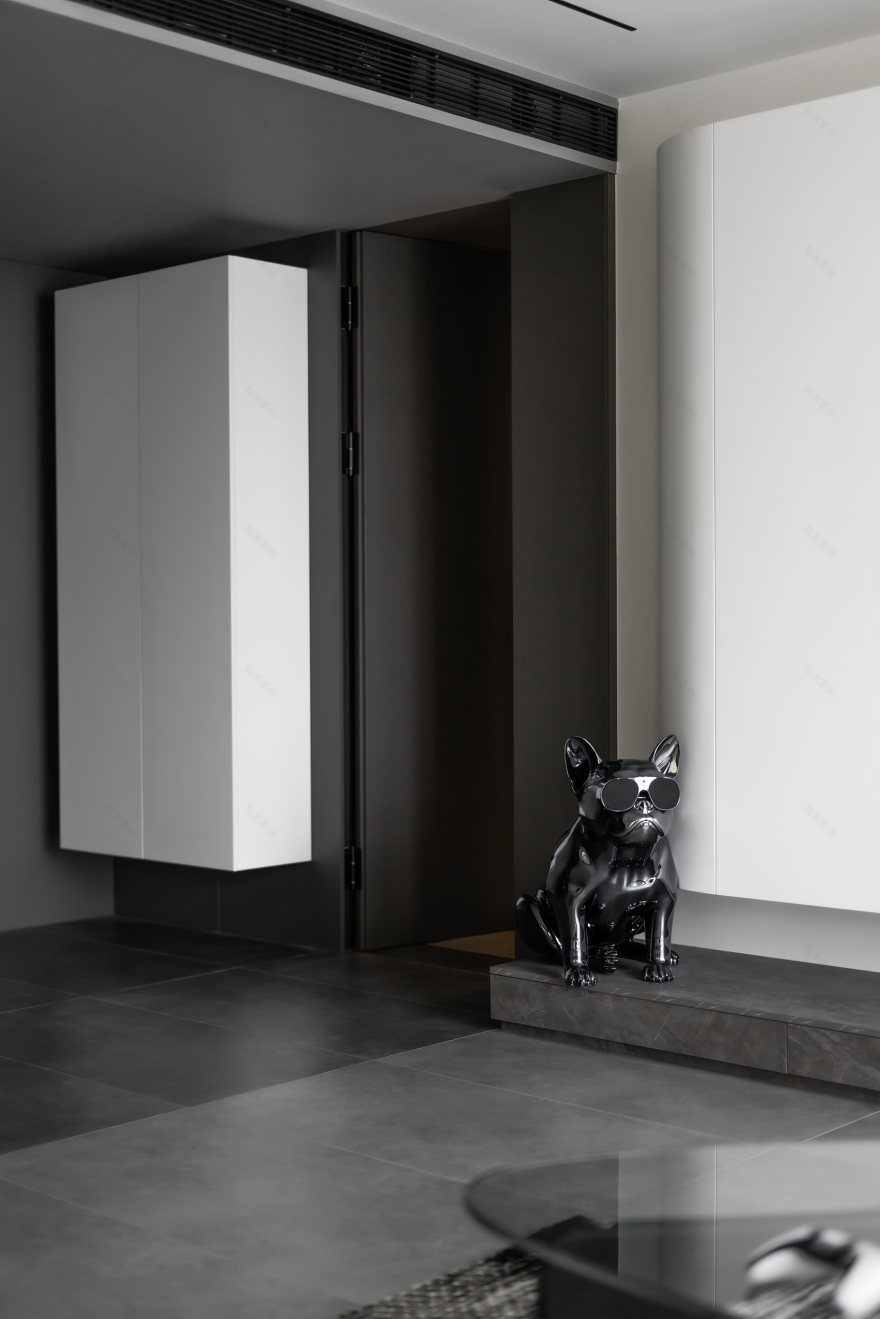 酷但“居家”,隐形收纳+“大平层”视野,无短板全能型暗调极简丨中国上海-56