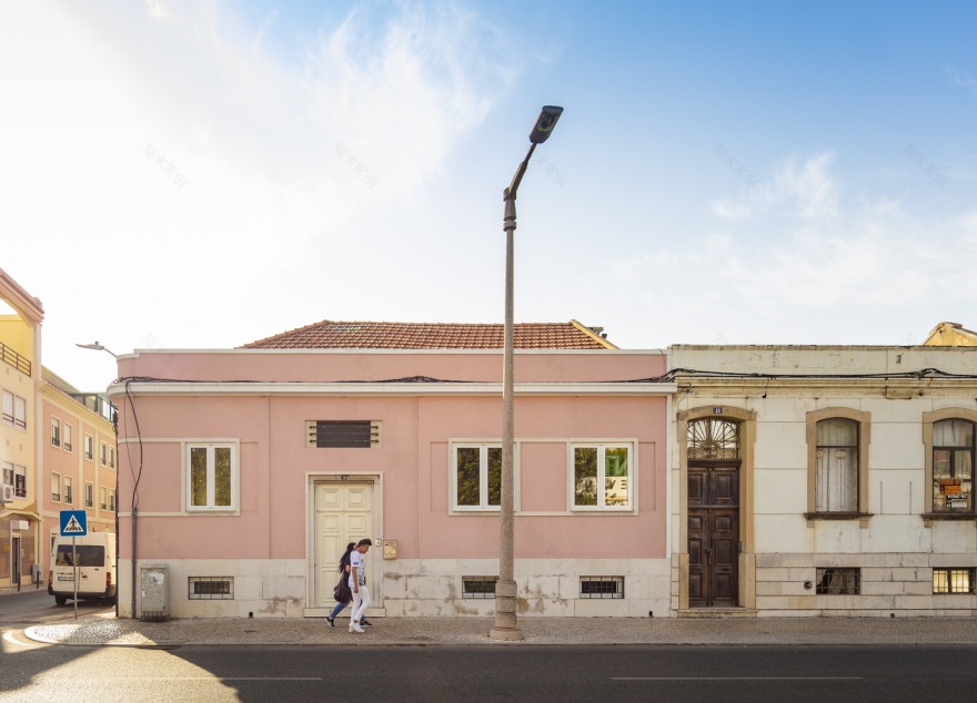 葡萄牙 Setúbal House 的现代改造丨João Tiago Aguiar Arquitectos-10