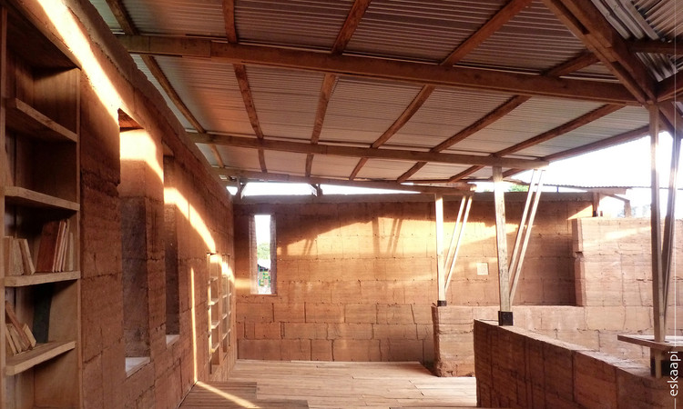 Framed Escape Library  eskaapi-14